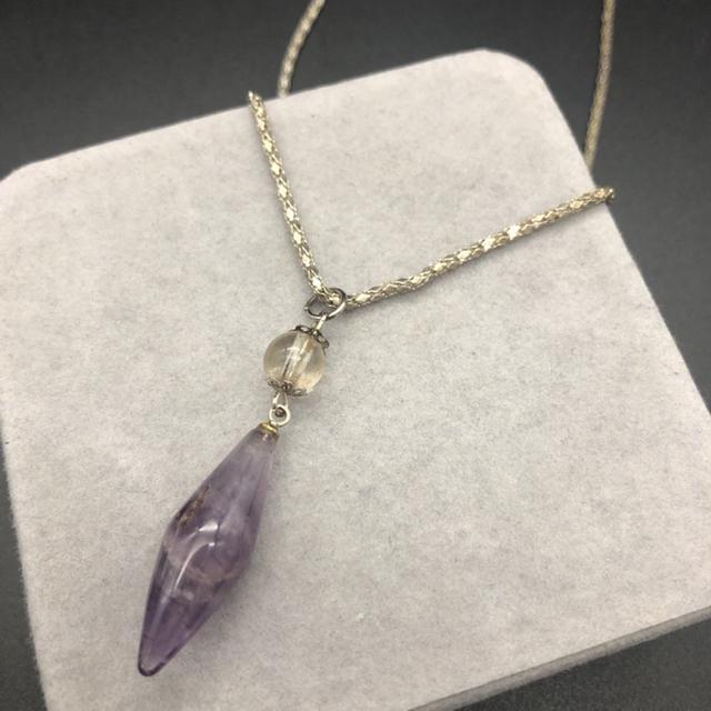 ���� �X�g�[�� �l�b�N���X