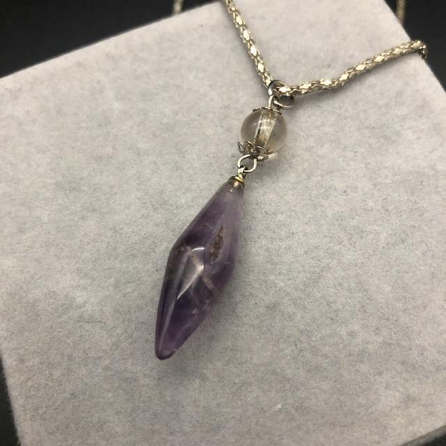 ���� �X�g�[�� �l�b�N���X