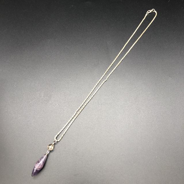 ���� �X�g�[�� �l�b�N���X