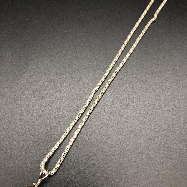 ���� �X�g�[�� �l�b�N���X