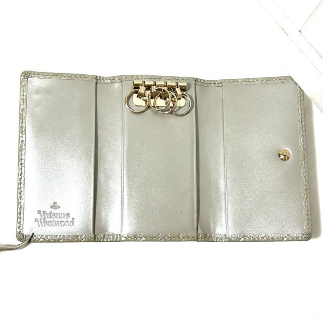 美品 VivienneWestwood オーブ 型押し エナメル キーケース < ブランド  美品 VivienneWestwood オーブ 型押し エナメル キーケース < ブランドの