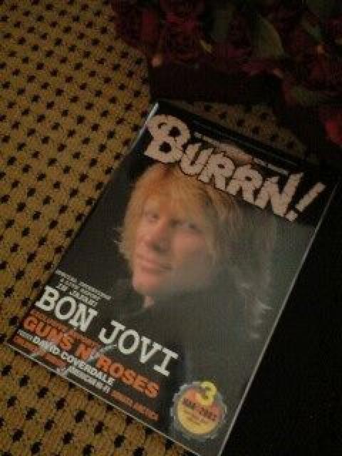 BURRN2003N3BON JOVIy{Wrz\   {/G 