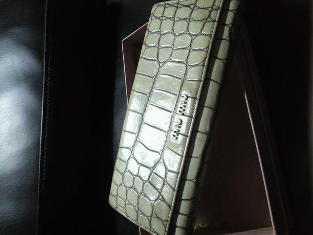 送料無料miu miuミュウミュウアイボリー長財布3N < ブランド 送料無料miu miuミュウミュウアイボリー長財布3N < ブランドの