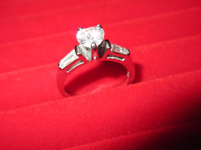 ステンレス製*ハートストーンモチーフデザインリング*シルバー < 女性アクセサリー/時計  ステンレス製*ハートストーンモチーフデザインリング*シルバー  < 女性アクセサリー/時計の