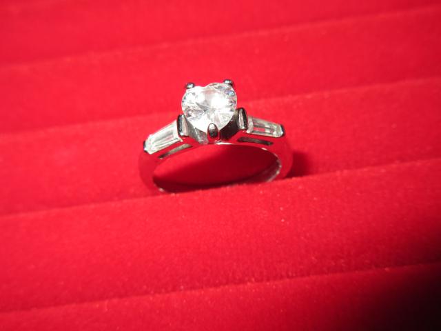 ステンレス製*ハートストーンモチーフデザインリング*シルバー < 女性アクセサリー/時計  ステンレス製*ハートストーンモチーフデザインリング*シルバー < 女性アクセサリー/時計の