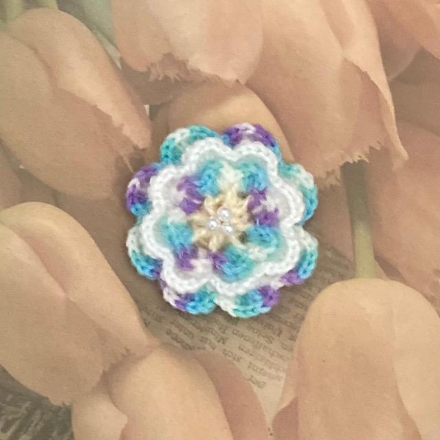 ハンドメイド♪かぎ針編み 毛糸で編んだお花モチーフのブローチ < 女性ファッション  ハンドメイド♪かぎ針編み 毛糸で編んだお花モチーフのブローチ  < 女性ファッションの