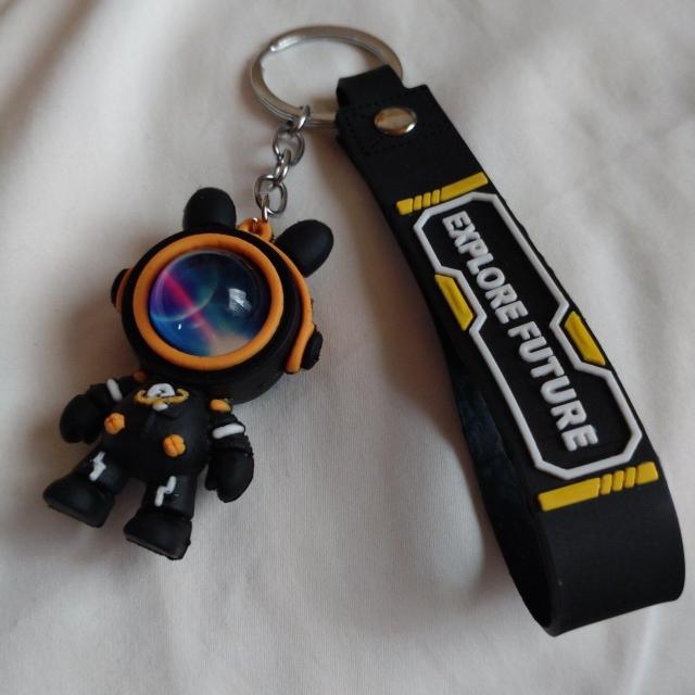 AEXPLOREFUTURE܃o[XgbvL[z_[ 