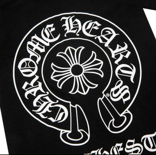 UK限定【クロムハーツ】フローラルクロス Tシャツ マンチェスター限定 ホースシュー ポケットロゴ ブラック Tシャツ < ブランド UK限定【クロムハーツ】フローラルクロス Tシャツ マンチェスター限定 ホースシュー ポケットロゴ ブラック Tシャツ < ブランドの