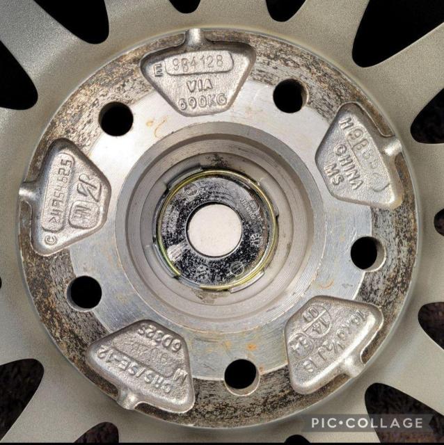 BS製 エコフォルムアルミ16インチ 5H114.3 6.5J+54スタッドレス4本セット 205/60R16 ヴォクシー ノア < 自動車/バイク BS製 エコフォルムアルミ16インチ 5H114.3 6.5J+54スタッドレス4本セット 205/60R16 ヴォクシー ノア < 自動車/バイク