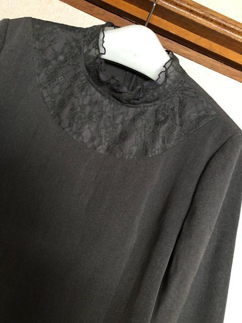 衿から胸元レースのブラウス カットソー グレー L < 女性ファッション 衿から胸元レースのブラウス カットソー グレー L < 女性ファッションの