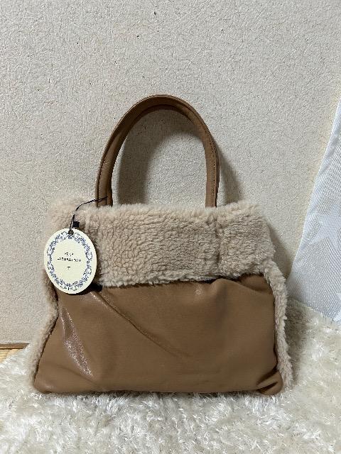 新品タグ付きLABORATORYファー付きバック& Cath Kidstonミニポーチ < ブランド 新品タグ付きLABORATORYファー付きバック& Cath Kidstonミニポーチ < ブランドの