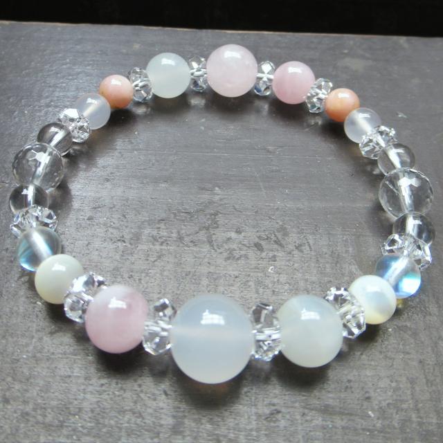 ローズクォーツxカルセドニーxピンクオパールxムーンストーン < 女性アクセサリー/時計 ローズクォーツxカルセドニーxピンクオパールxムーンストーン < 女性アクセサリー/時計の