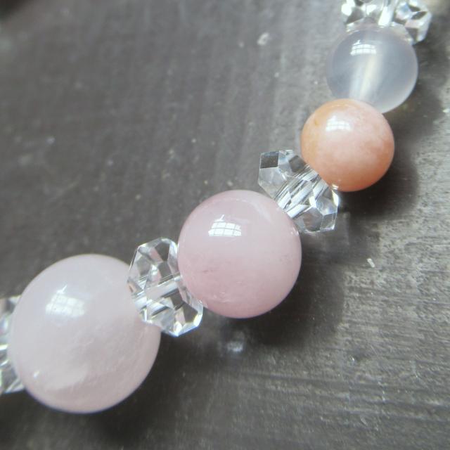 ローズクォーツxカルセドニーxピンクオパールxムーンストーン < 女性アクセサリー/時計 ローズクォーツxカルセドニーxピンクオパールxムーンストーン < 女性アクセサリー/時計の