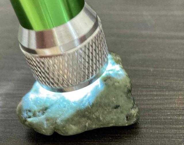 超激安900円スタート!「お守り」や「ワイヤー作家」や「ジュエリー作家」の素材に阿波翡翠(ジェイド)原石 < 女性ファッション  超激安900円スタート!「お守り」や「ワイヤー作家」や「ジュエリー作家」の素材に阿波翡翠(ジェイド)原石 < 女性ファッションの