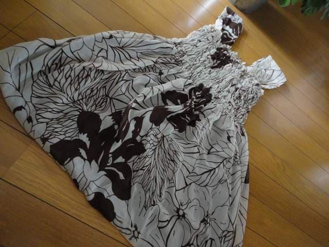 大きめ花がらブラウンミニ < 女性ファッション 大きめ花がらブラウンミニ < 女性ファッションの