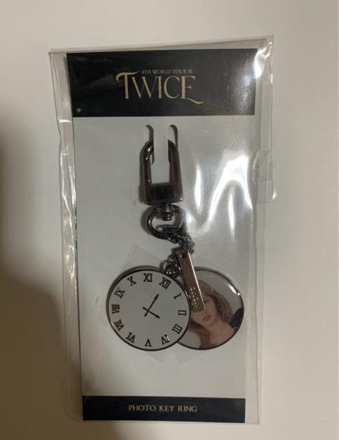 TWICE モモ 公式キーリング、トレカ付き バラ売り不可 < タレントグッズ TWICE モモ 公式キーリング、トレカ付き バラ売り不可 < タレントグッズの