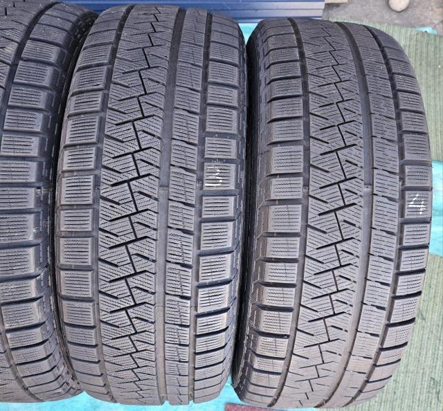 バリ溝 17インチスタッドレス タイヤ PIRELLI ICE ASIMMETRICO PLUS 215/60R17 タイヤのみ4 < 自動車/バイク バリ溝 17インチスタッドレス タイヤ PIRELLI ICE ASIMMETRICO PLUS 215/60R17 タイヤのみ4 < 自動車/バイク