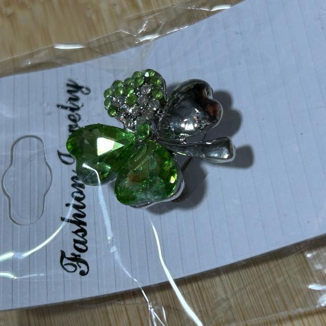 ラインストーン 四葉のクローバー デザインブローチ < 女性アクセサリー/時計 ラインストーン 四葉のクローバー デザインブローチ < 女性アクセサリー/時計の