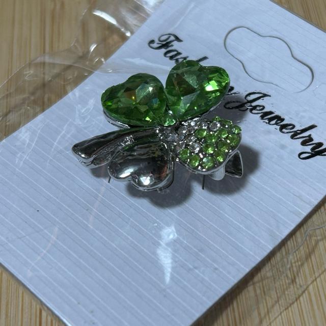 ラインストーン 四葉のクローバー デザインブローチ < 女性アクセサリー/時計 ラインストーン 四葉のクローバー デザインブローチ < 女性アクセサリー/時計の