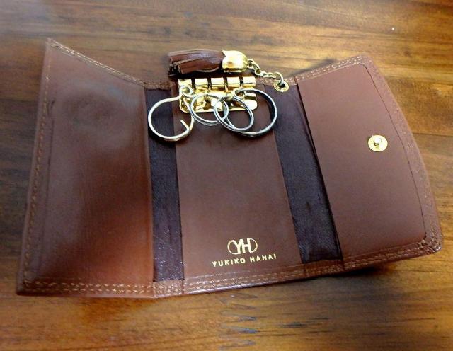 ◆YUKIKO HANAI ユキコハナイ キーケース レザー 中古品 ブラウン 4連 < 女性ファッション  ◆YUKIKO HANAI ユキコハナイ キーケース レザー 中古品 ブラウン 4連 < 女性ファッションの