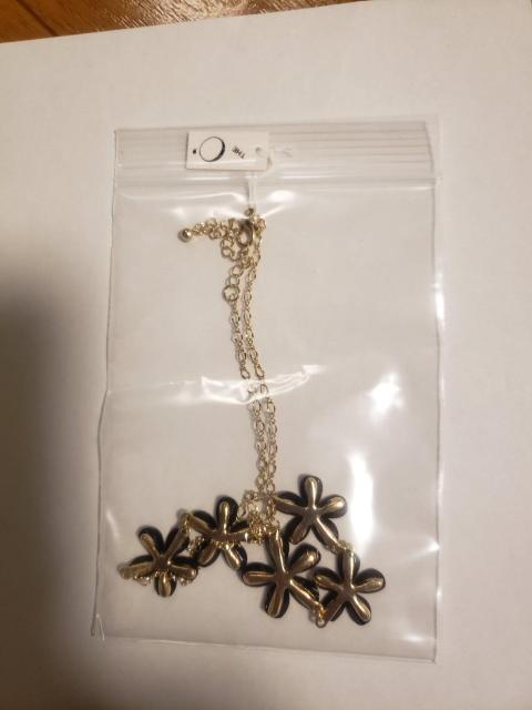 ☆新品未使用☆フラワーネックレス < 女性アクセサリー/時計 ☆新品未使用☆フラワーネックレス < 女性アクセサリー/時計の