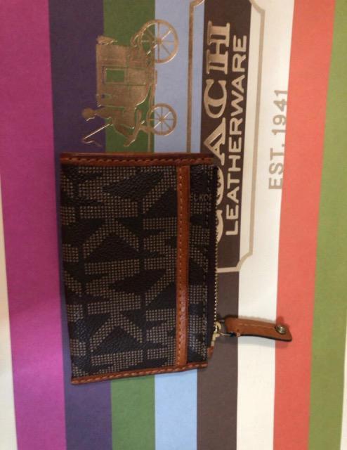 特価極美品マイケルコース小銭入れコインケース キーリング キーケースカード入れ付き大活躍財布オシャレユニセックス定期入れパスケース < 男性ファッション  特価極美品マイケルコース小銭入れコインケース キーリング キーケースカード入れ付き大活躍財布オシャレユニセックス定期入れパスケース < 男性ファッションの