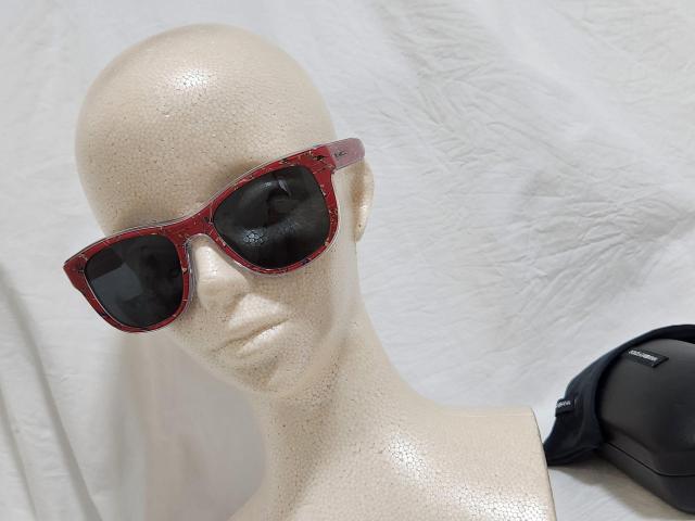 正規レア ルチェ&ガッバーナ D&G ロゴ ウェリントン ネイチャーアート mixカラーバイカラーサングラス 黒 赤 眼鏡 付属有 < ブランド  正規レア ルチェ&ガッバーナ D&G ロゴ ウェリントン ネイチャーアート mixカラーバイカラーサングラス 黒 赤 眼鏡 付属有 < ブランドの