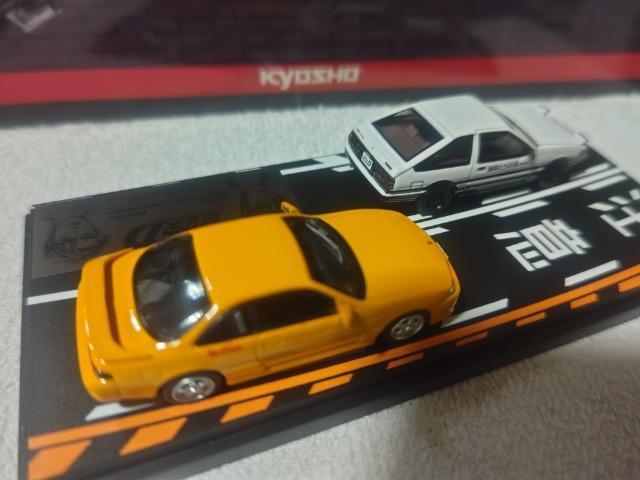 モデラーズ 1/64 頭文字D AE86トレノ 藤原拓海 VS S14 シルビア 中村賢太 < ホビー モデラーズ 1/64 頭文字D AE86トレノ 藤原拓海 VS S14 シルビア 中村賢太 < ホビーの
