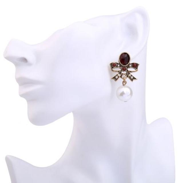 新品ゴスロリ姫系アンティーク調深紅ストーンリボンパールピアス < 女性アクセサリー/時計 新品ゴスロリ姫系アンティーク調深紅ストーンリボンパールピアス < 女性アクセサリー/時計の