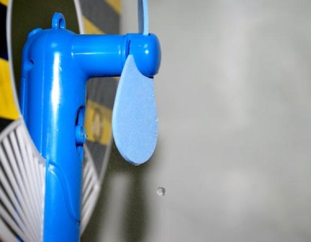 【阪神タイガース】夏大活躍 甲子園に♪霧の水が出る!うちわ&ミストファン(乾電池式) < レジャー/スポーツ  【阪神タイガース】夏大活躍 甲子園に♪霧の水が出る!うちわ&ミストファン(乾電池式) < レジャー/スポーツの