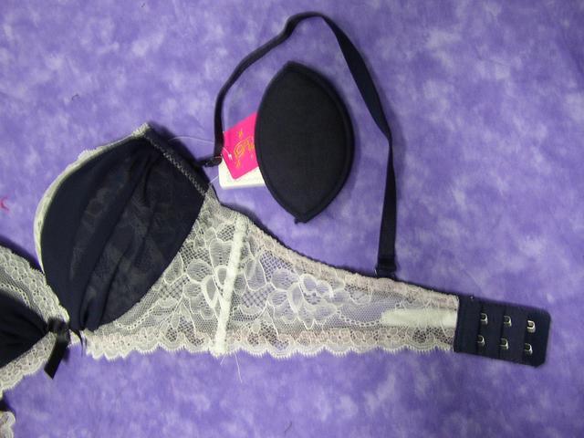 白のレースが美しいD70Mワイヤー入り < 女性ファッション  白のレースが美しいD70Mワイヤー入り < 女性ファッションの