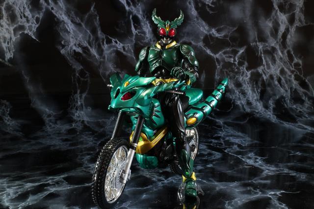 中古 S.H.フィギュアーツ 仮面ライダーギルス&ギルスレイダー < ホビー  中古 S.H.フィギュアーツ 仮面ライダーギルス&ギルスレイダー  < ホビーの