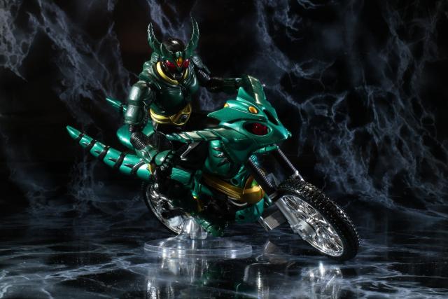 中古 S.H.フィギュアーツ 仮面ライダーギルス&ギルスレイダー < ホビー  中古 S.H.フィギュアーツ 仮面ライダーギルス&ギルスレイダー < ホビーの