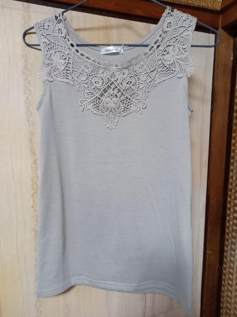 新品タグ付★レースモチーフタンクトップ(グレー)雑誌mina掲載品 < 女性ファッション  新品タグ付★レースモチーフタンクトップ(グレー)雑誌mina掲載品  < 女性ファッションの