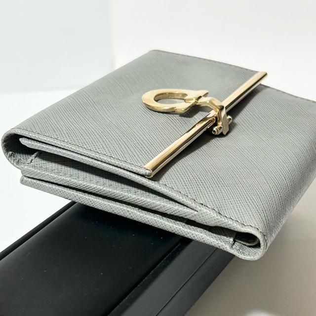 美品 Salvatore Ferragamo フェラガモ ガンチーニ 二つ折り財布 JL22 4639 < ブランド  美品 Salvatore Ferragamo フェラガモ ガンチーニ 二つ折り財布 JL22 4639 < ブランドの