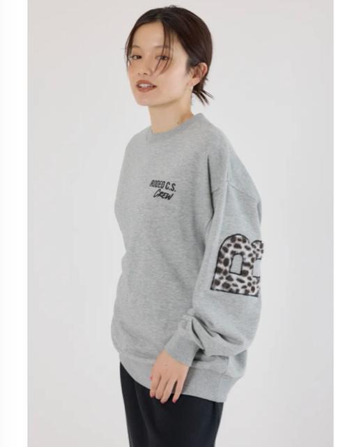 ロデオクラウンズ★ アニマルフェイクファーアップリケスウェットトップス(グレー) < ブランド ロデオクラウンズ★ アニマルフェイクファーアップリケスウェットトップス(グレー) < ブランドの