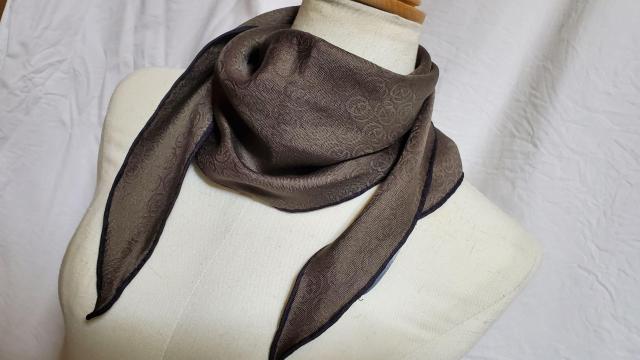 正規レア グッチ グラデーション ロゴ マイクロGG シルク スカーフ 黒系カーキ 菱形 シャイニーストール バッグ○マフラーにも < ブランド  正規レア グッチ グラデーション ロゴ マイクロGG シルク スカーフ 黒系カーキ 菱形 シャイニーストール バッグ○マフラーにも < ブランドの