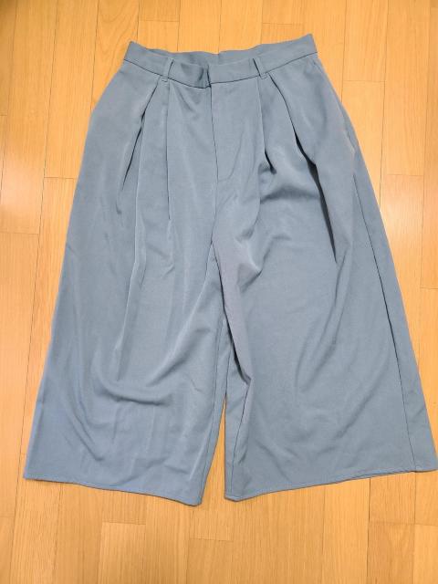 新品未着品 GUくすみブルーが綺麗なワイドパンツ < 女性ファッション  新品未着品 GUくすみブルーが綺麗なワイドパンツ  < 女性ファッションの