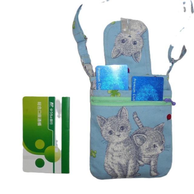 ◆子猫・てんとう虫・クローバー×ブルーグレー地◆スマホポシェット ショルダー ポーチ < 女性ファッション ◆子猫・てんとう虫・クローバー×ブルーグレー地◆スマホポシェット ショルダー ポーチ < 女性ファッションの