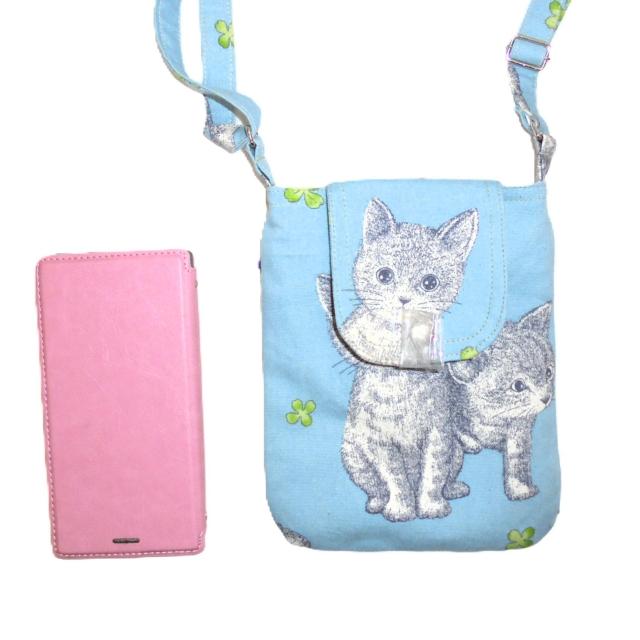 ◆子猫・てんとう虫・クローバー×ブルーグレー地◆スマホポシェット ショルダー ポーチ < 女性ファッション ◆子猫・てんとう虫・クローバー×ブルーグレー地◆スマホポシェット ショルダー ポーチ < 女性ファッションの