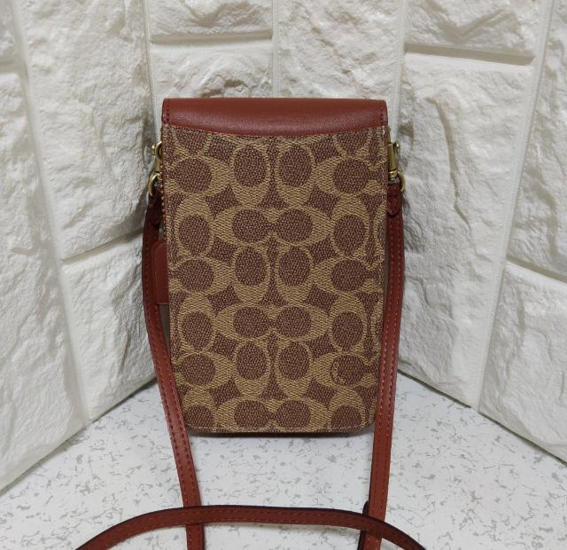 新品COACH フォーンクロスボディバッグ シグネチャースマホショルダー 斜め掛けOK 男女兼用 < ブランド 新品COACH フォーンクロスボディバッグ シグネチャースマホショルダー 斜め掛けOK 男女兼用 < ブランドの