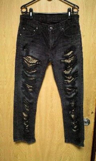 hyde着新品ROENロエンジーンズ  スカル刺繍クラッシュクロップドデニム 30 < ブランド  hyde着新品ROENロエンジーンズ  スカル刺繍クラッシュクロップドデニム 30  < ブランドの