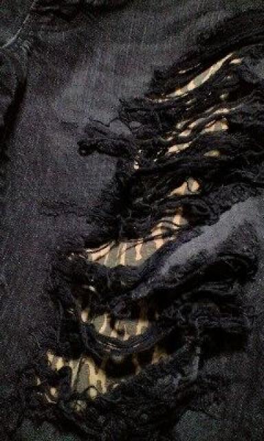 hyde着新品ROENロエンジーンズ  スカル刺繍クラッシュクロップドデニム 30 < ブランド  hyde着新品ROENロエンジーンズ  スカル刺繍クラッシュクロップドデニム 30 < ブランドの