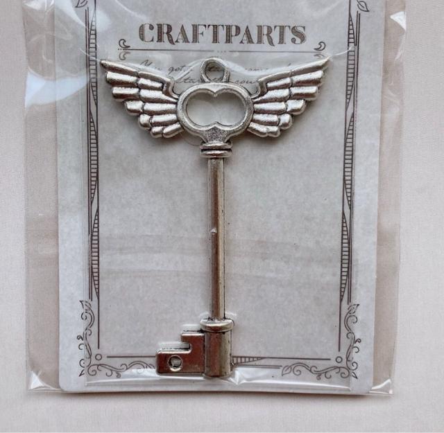 アンティークキー 羽根 鍵 魔法 ハンドメイド ぬいぐるみ ぬい活 オタ活 銀 N2m < ペット/手芸/園芸  アンティークキー 羽根 鍵 魔法 ハンドメイド ぬいぐるみ ぬい活 オタ活 銀 N2m < ペット/手芸/園芸の