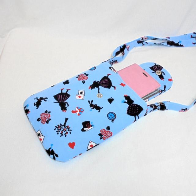 ◆不思議の国のアリス◆シルエット×ブルー地◆スマホポシェット ショルダー ポーチ < 女性ファッション ◆不思議の国のアリス◆シルエット×ブルー地◆スマホポシェット ショルダー ポーチ < 女性ファッションの