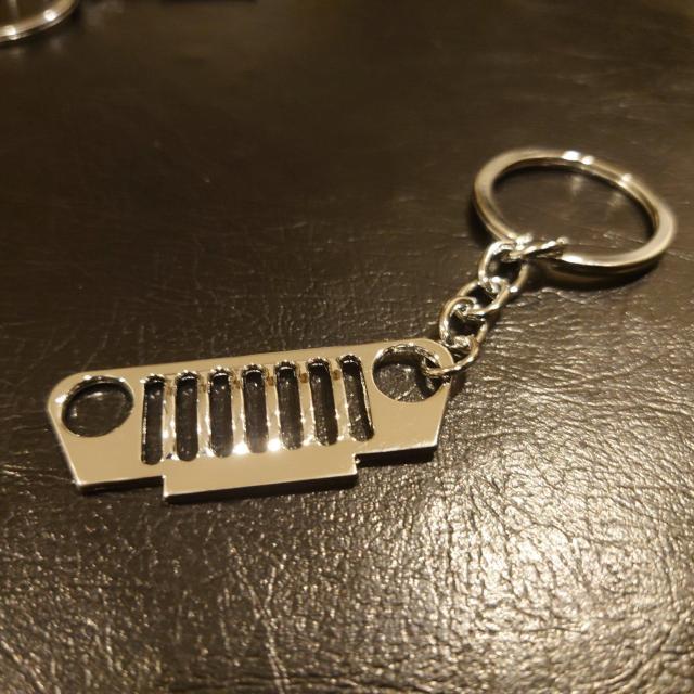 JEEP ジープ ラングラー バンパー グリル キーホルダー 2本セット ブラック&シルバー < 自動車/バイク JEEP ジープ ラングラー バンパー グリル キーホルダー 2本セット ブラック&シルバー < 自動車/バイク