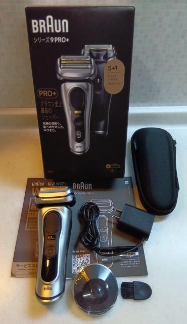 BROWN ブラウン シリーズ9Pro+ 9517s 充電スタンド、シェーバーケース付き ブラシ 94M替刃 セット < 家電/AV BROWN ブラウン シリーズ9Pro+ 9517s 充電スタンド、シェーバーケース付き ブラシ 94M替刃 セット < 家電/AVの