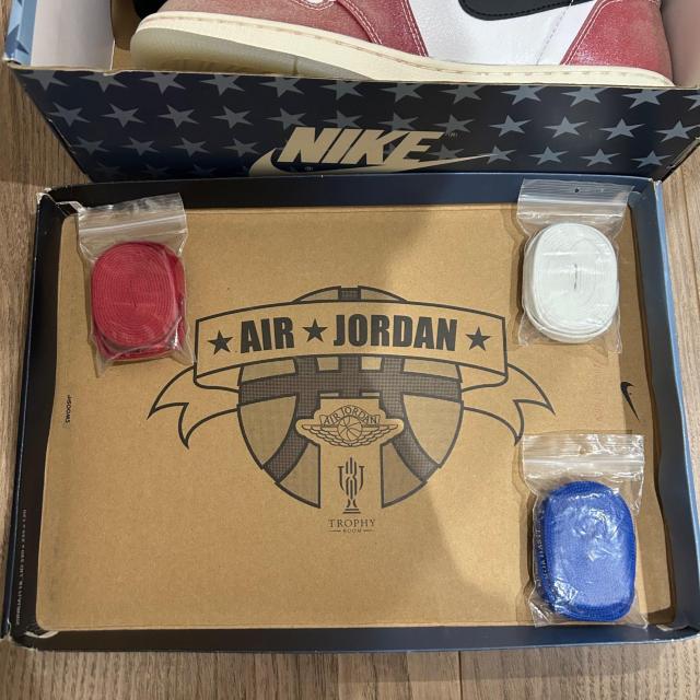 NIKE AIR JORDAN 1 RETRO HIGH OG TROPHY ROOM CHICAGO < ブランド NIKE AIR JORDAN 1 RETRO HIGH OG TROPHY ROOM CHICAGO < ブランドの