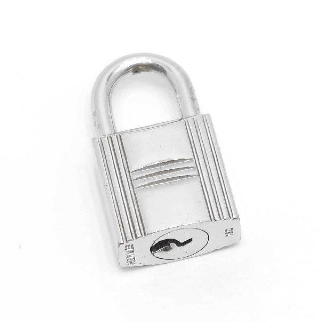 ◆ 本物 程度良 ◆ HERMES エルメス カデナ シルバー 南京錠 錠 鍵2本 鍵 KEY キー バッグ付属 120 人気 < ブランド ◆ 本物 程度良 ◆ HERMES エルメス カデナ シルバー 南京錠 錠 鍵2本 鍵 KEY キー バッグ付属 120 人気 < ブランドの