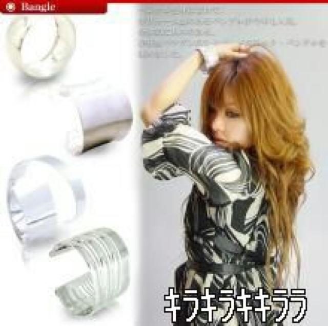 《New》ボリューム&存在感求噬Vルバーメタリック*バングル・U < 女性アクセサリー/時計  《New》ボリューム&存在感求噬Vルバーメタリック*バングル・U < 女性アクセサリー/時計の